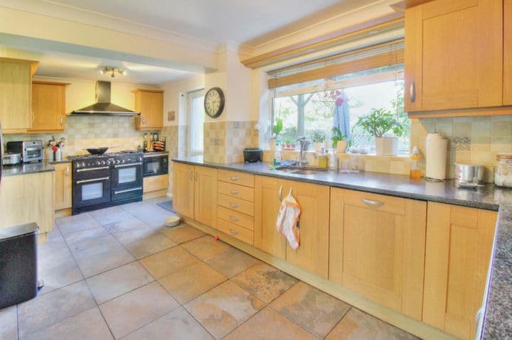 4 bedrooms house for sale in Camberley, United Kingdom - Image 10