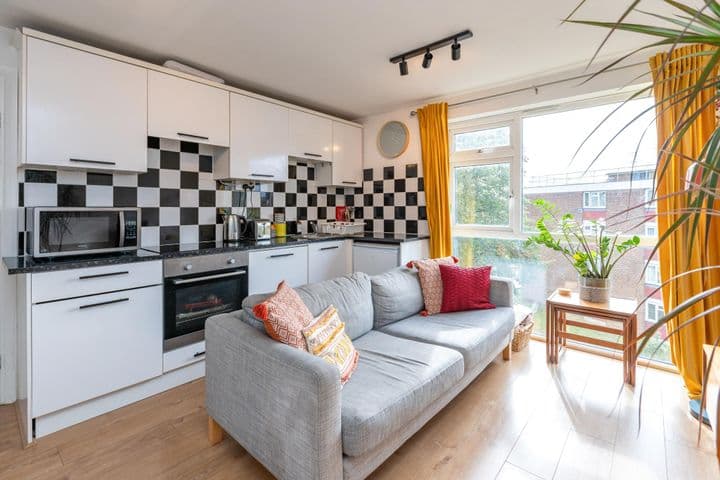 2 bedrooms apartment for sale in London, United Kingdom - Image 5