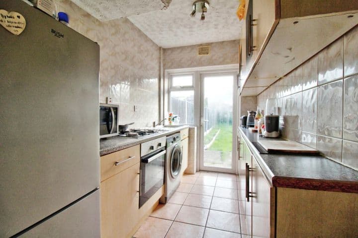 3 bedrooms house for sale in Rainham, United Kingdom - Image 5