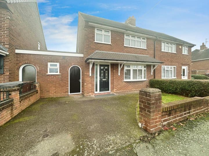 3 bedrooms house for sale in Wolverhampton, United Kingdom - Image 2