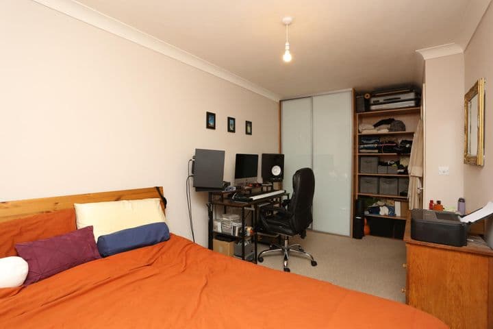 1 bedroom apartment for sale in London, United Kingdom - Image 11