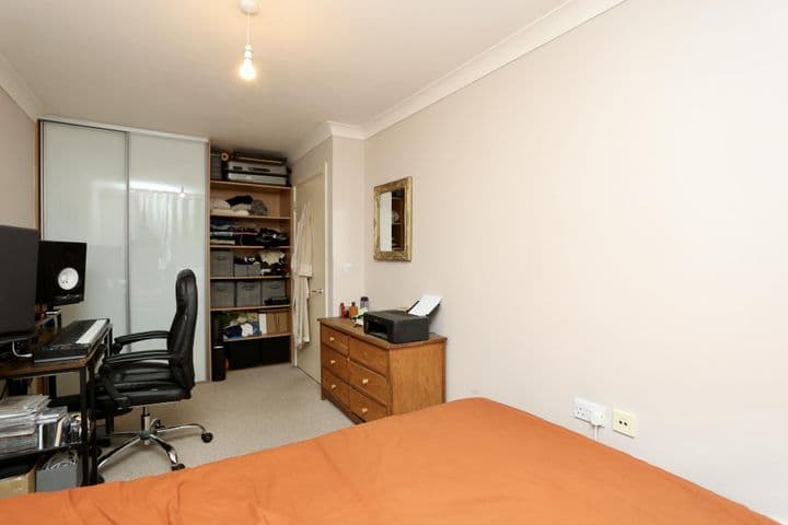 1 bedroom apartment for sale in London, United Kingdom - Image 12