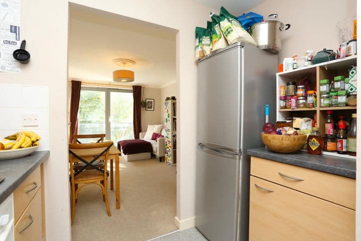 1 bedroom apartment for sale in London, United Kingdom - Image 8