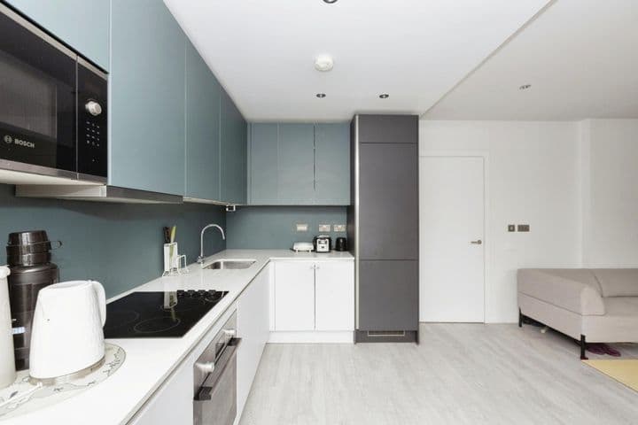 3 bedrooms apartment for sale in London, United Kingdom - Image 5