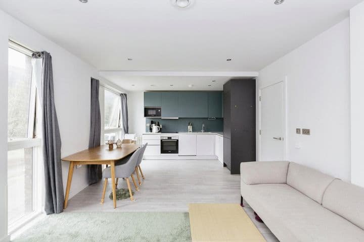 3 bedrooms apartment for sale in London, United Kingdom - Image 4