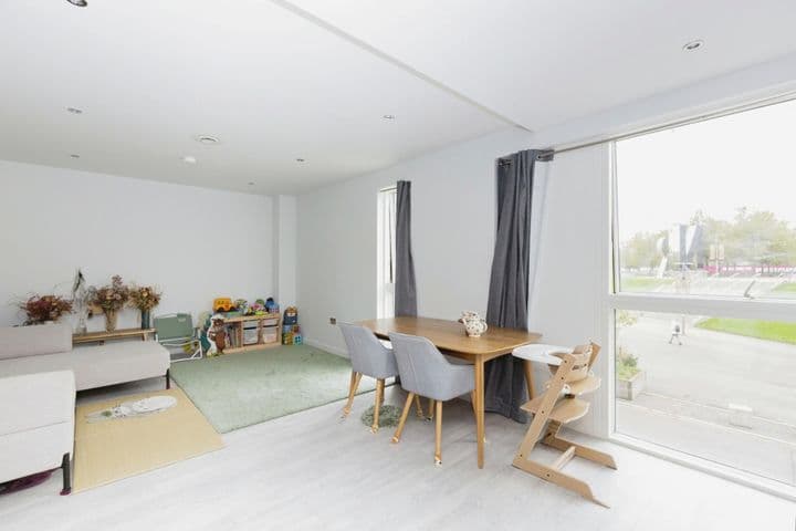 3 bedrooms apartment for sale in London, United Kingdom - Image 3