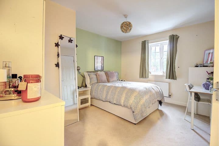 2 bedrooms apartment for sale in Basingstoke, United Kingdom - Image 8