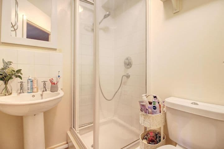 2 bedrooms apartment for sale in Basingstoke, United Kingdom - Image 9