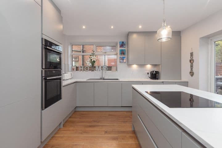 4 bedrooms house for sale in Oldham, United Kingdom - Image 3