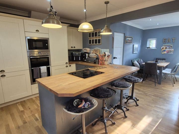 3 bedrooms house for sale in Bromsgrove, United Kingdom - Image 2