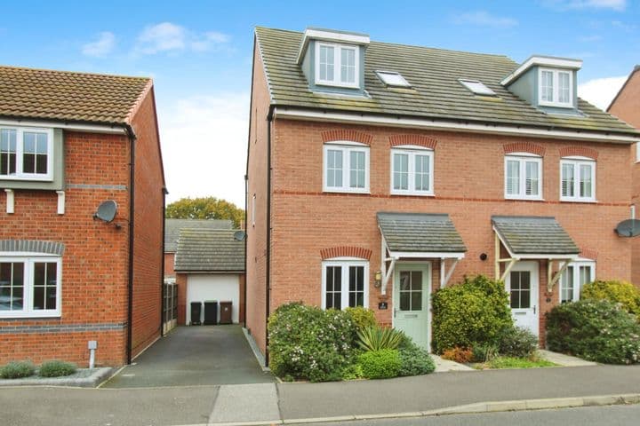 3 bedrooms house for sale in North Hykeham, United Kingdom - Image 2