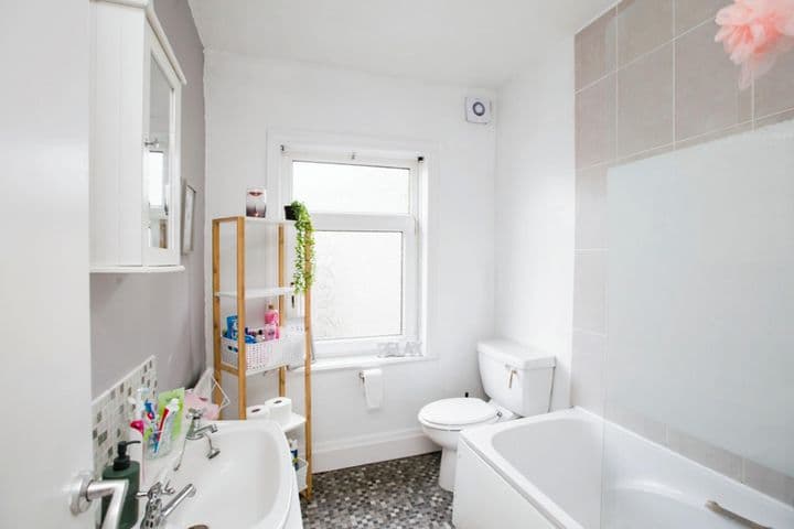 2 bedrooms house for sale in Halifax, United Kingdom - Image 8