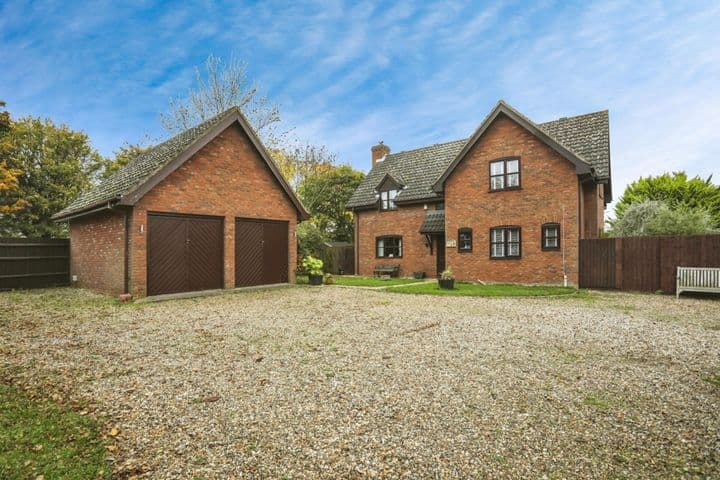 4 bedrooms house for sale in Ringshall, United Kingdom - Image 2