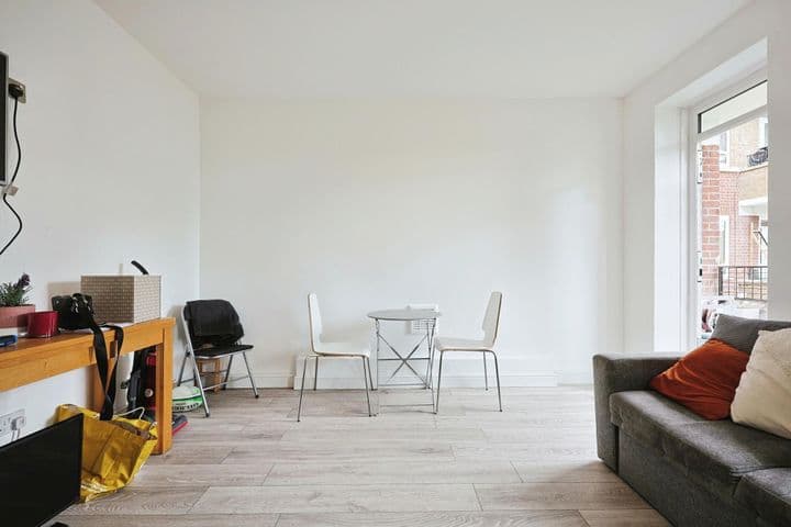 2 bedrooms apartment for sale in London, United Kingdom - Image 6