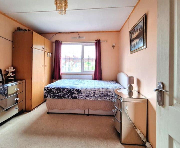 3 bedrooms other for sale in Addlestone, United Kingdom - Image 11