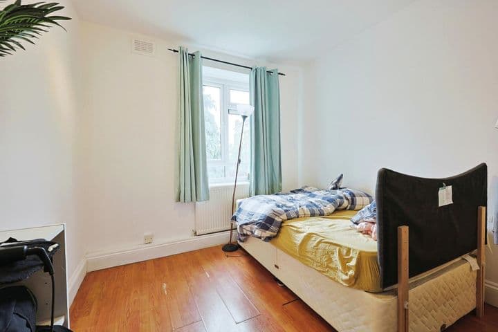 2 bedrooms apartment for sale in London, United Kingdom - Image 10