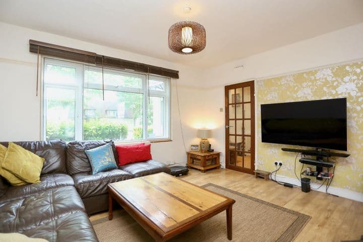 3 bedrooms house for sale in London, United Kingdom - Image 2