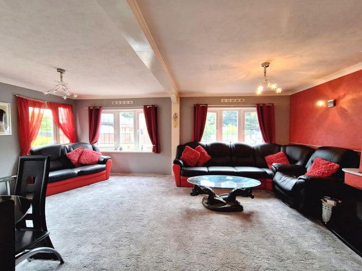 3 bedrooms other for sale in Addlestone, United Kingdom - Image 8