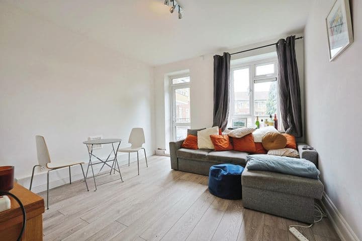 2 bedrooms apartment for sale in London, United Kingdom - Image 5