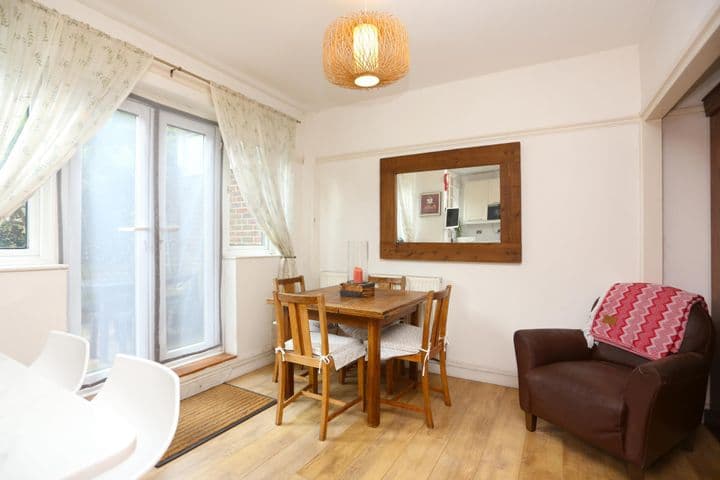 3 bedrooms house for sale in London, United Kingdom - Image 10