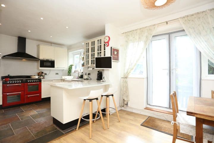 3 bedrooms house for sale in London, United Kingdom - Image 9