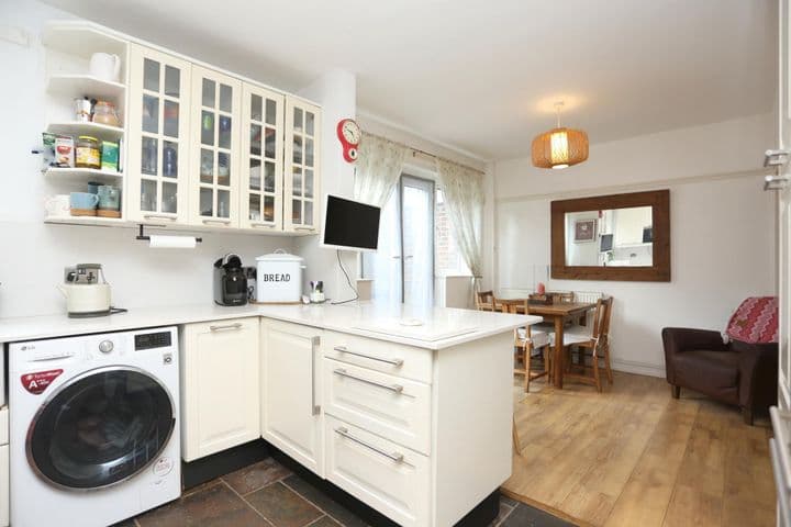 3 bedrooms house for sale in London, United Kingdom - Image 7