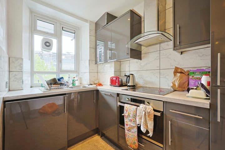 2 bedrooms apartment for sale in London, United Kingdom - Image 7