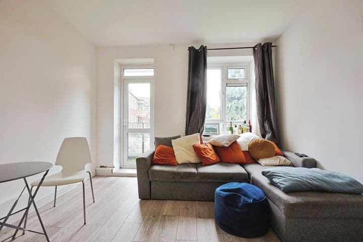 2 bedrooms apartment for sale in London, United Kingdom - Image 4