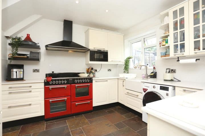 3 bedrooms house for sale in London, United Kingdom - Image 5