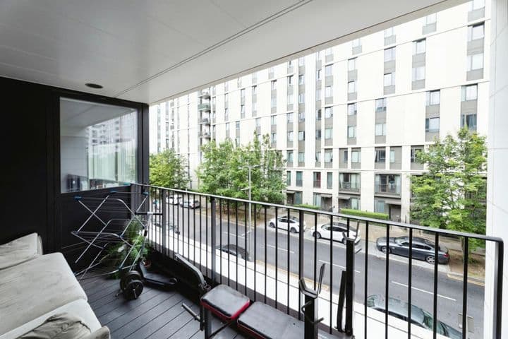 2 bedrooms apartment for sale in London, United Kingdom - Image 8