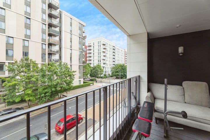 2 bedrooms apartment for sale in London, United Kingdom - Image 9