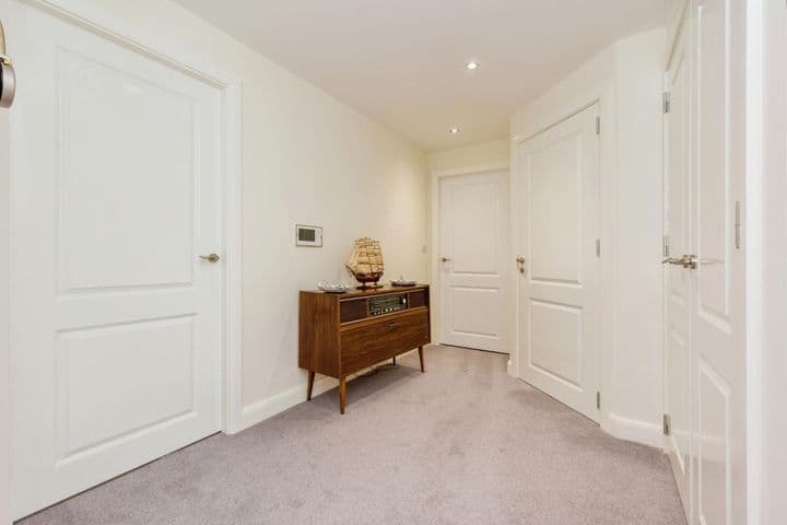 2 bedrooms apartment for sale in Stockport, United Kingdom - Image 4