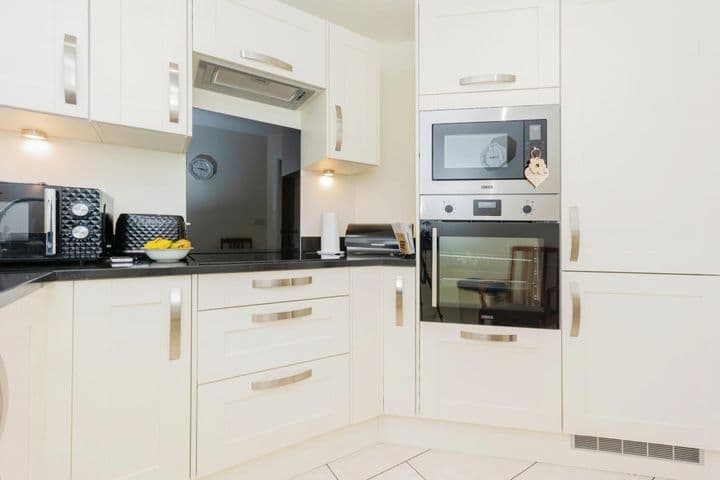 2 bedrooms apartment for sale in Stockport, United Kingdom - Image 8