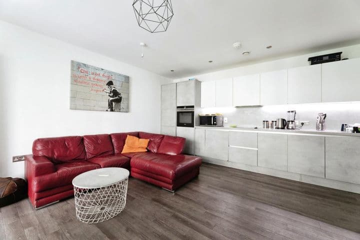 2 bedrooms apartment for sale in London, United Kingdom - Image 2