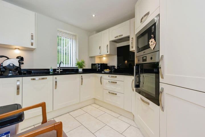 2 bedrooms apartment for sale in Stockport, United Kingdom - Image 3