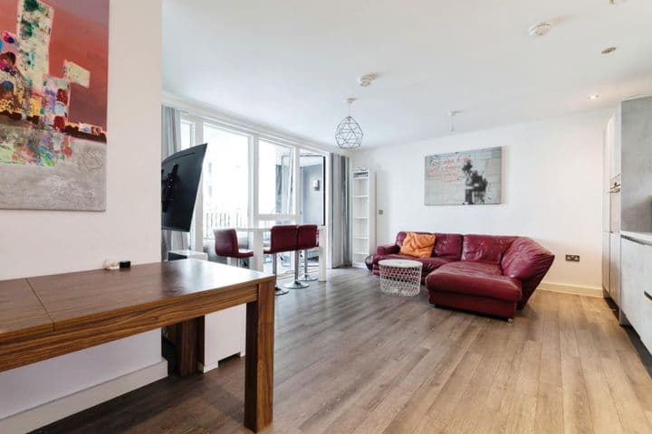 2 bedrooms apartment for sale in London, United Kingdom - Image 5