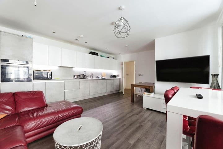 2 bedrooms apartment for sale in London, United Kingdom - Image 6