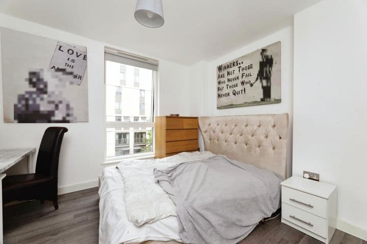 2 bedrooms apartment for sale in London, United Kingdom - Image 10