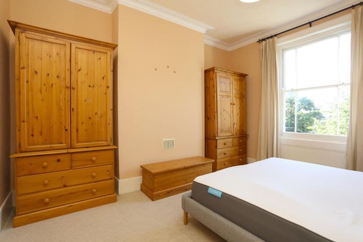 2 bedrooms apartment for sale in London, United Kingdom - Image 9