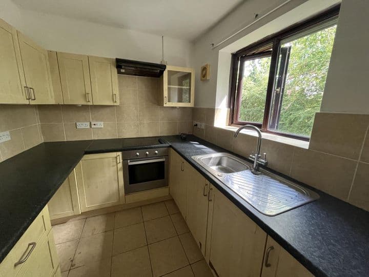 2 bedrooms apartment for sale in Stoke-On-Trent, United Kingdom - Image 8