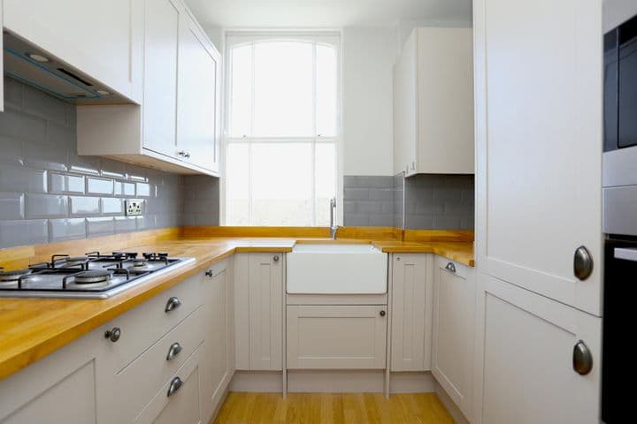 2 bedrooms apartment for sale in London, United Kingdom - Image 2