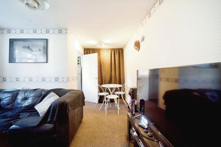 1 bedroom apartment for sale in London, United Kingdom - Image 3