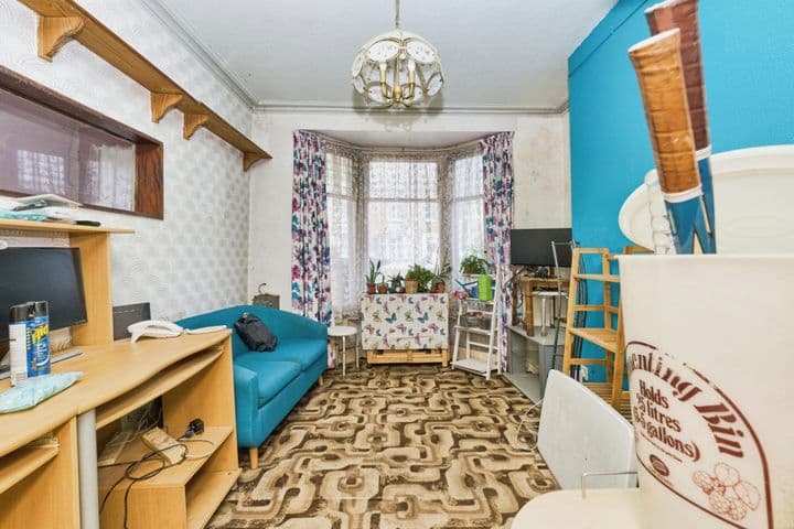 2 bedrooms house for sale in Southall, United Kingdom - Image 8