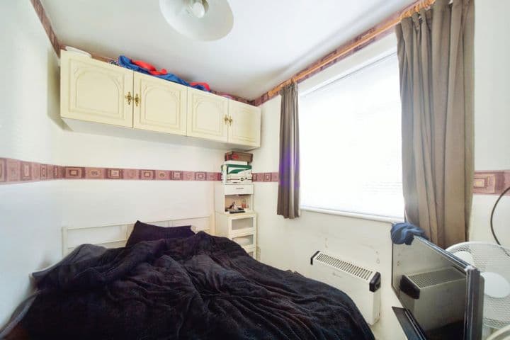 1 bedroom apartment for sale in London, United Kingdom - Image 6