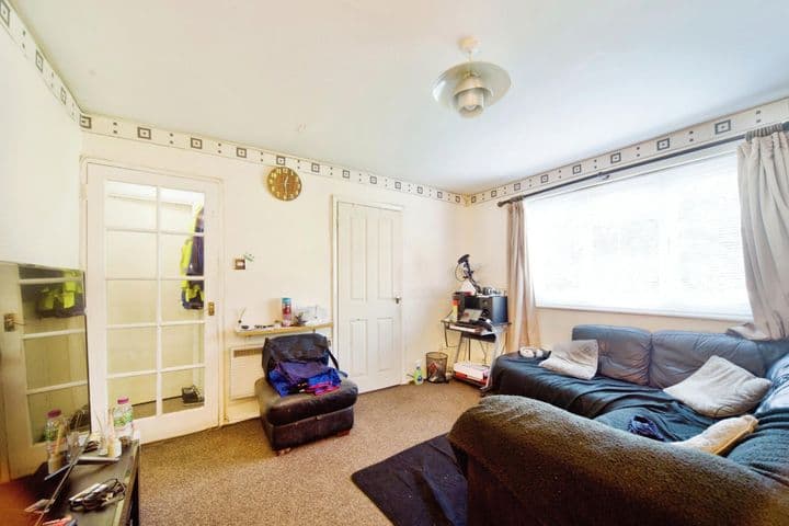 1 bedroom apartment for sale in London, United Kingdom - Image 4