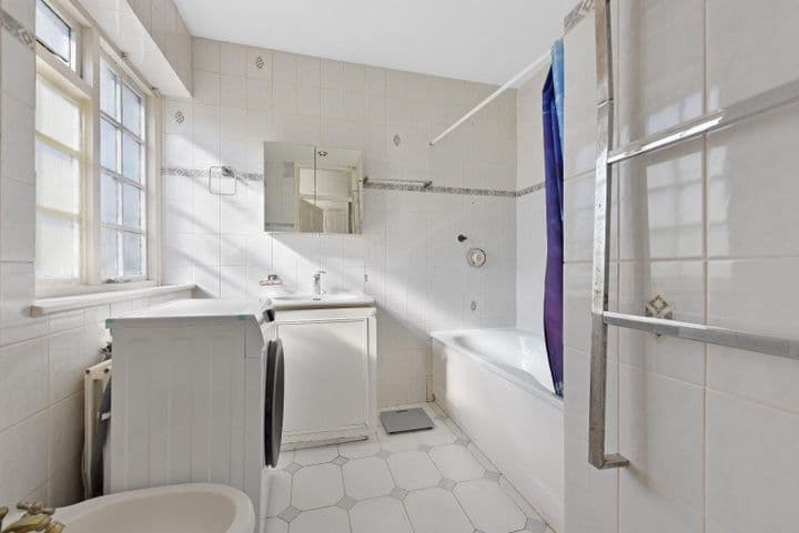5 bedrooms house for sale in New Malden, United Kingdom - Image 10