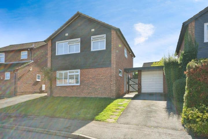 3 bedrooms house for sale in Stevenage, United Kingdom - Image 2