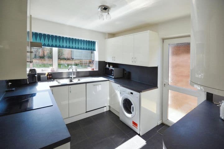 3 bedrooms house for sale in Stevenage, United Kingdom - Image 5