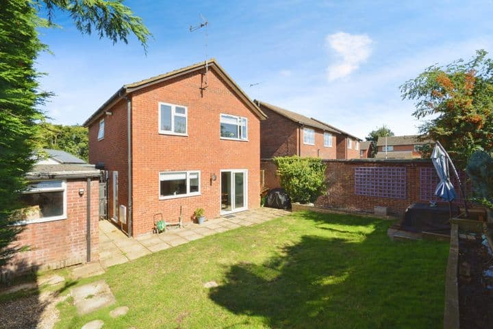 3 bedrooms house for sale in Stevenage, United Kingdom - Image 3