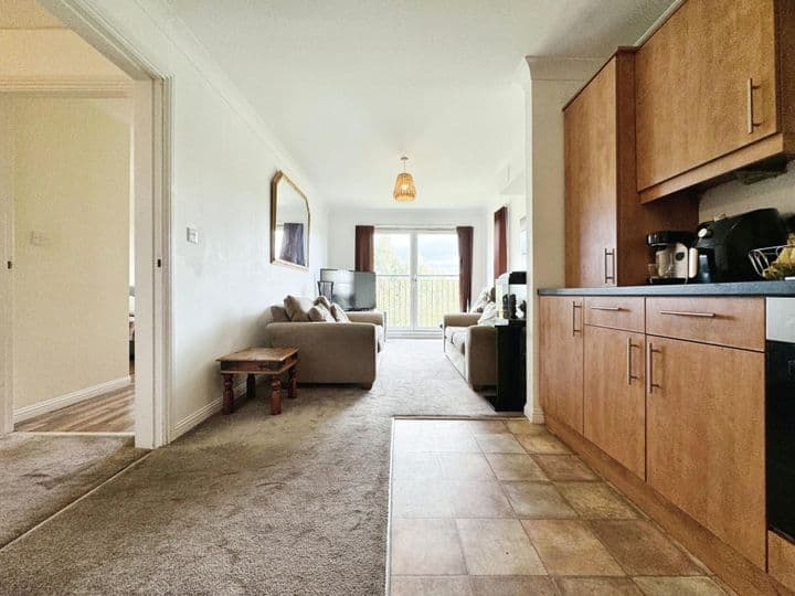 2 bedrooms apartment for sale in Glasgow, United Kingdom - Image 3